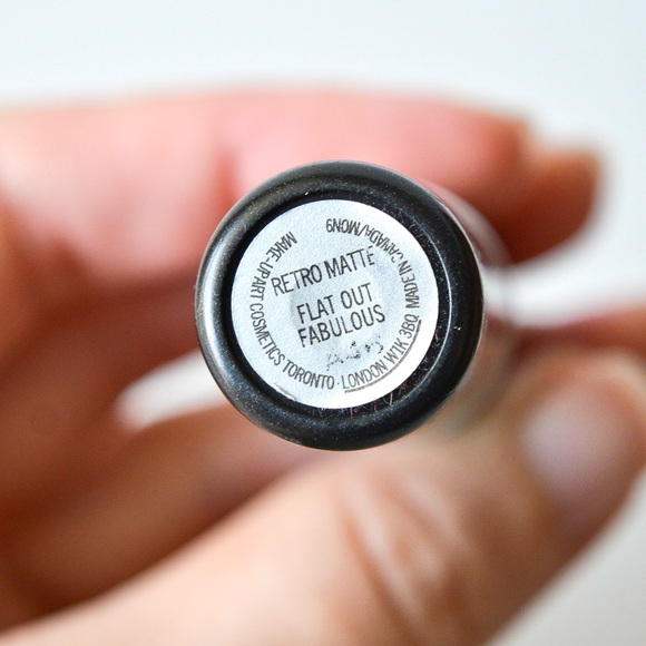 MAC Cosmetics Lipstick *FLAT OUT FABULOUS* Dark fuchsia - Picture 6 of 8